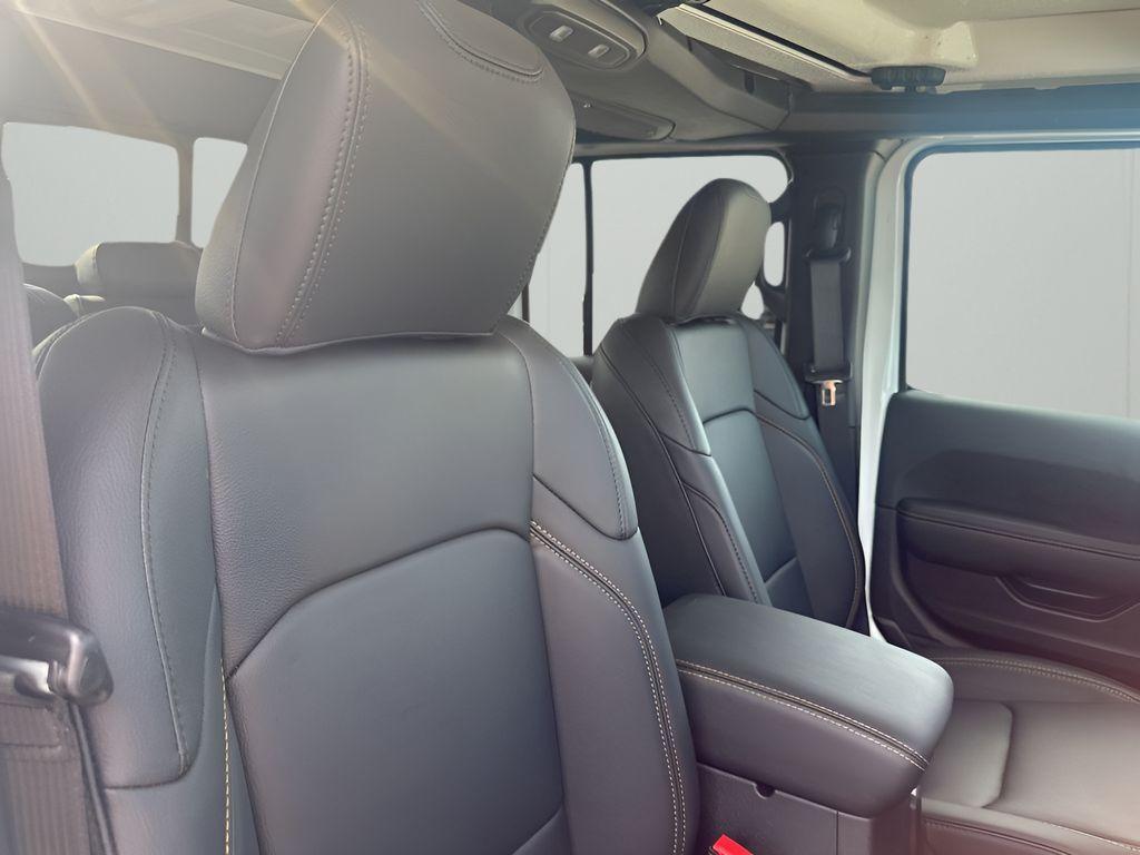 new 2025 Jeep Gladiator car, priced at $46,190