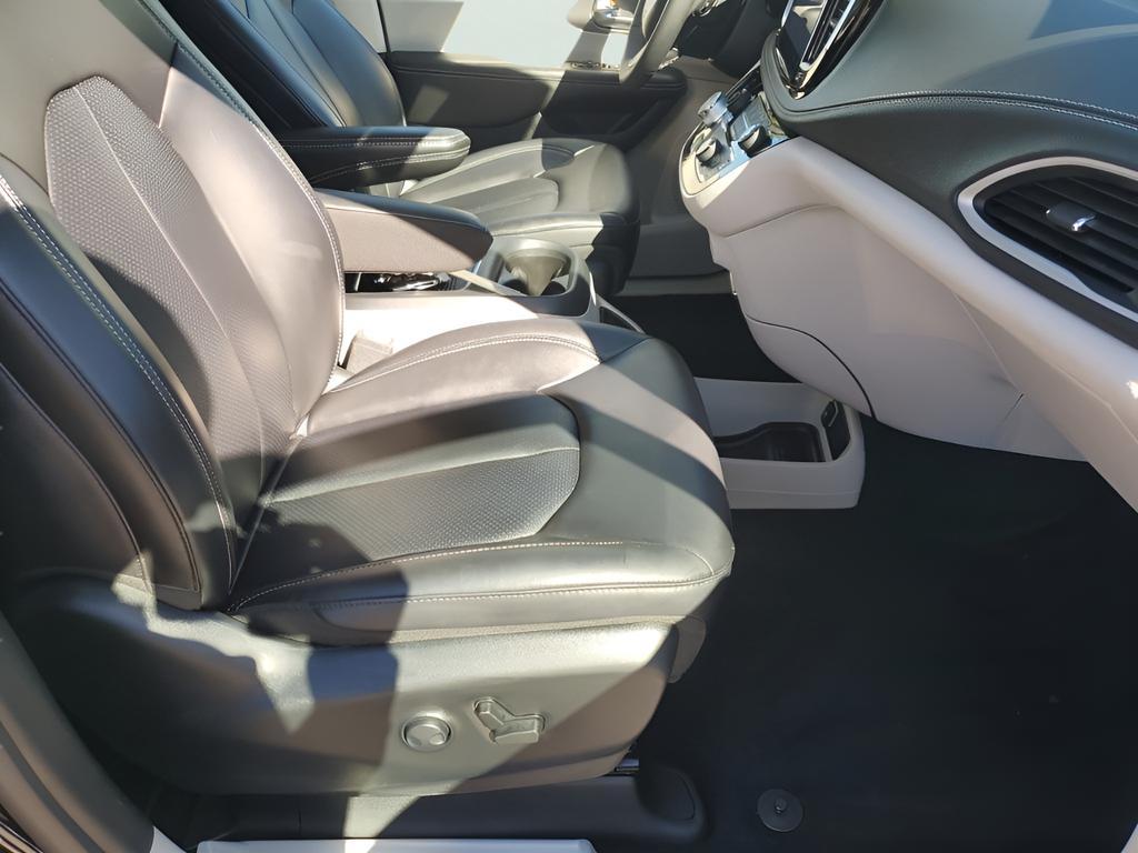 used 2023 Chrysler Pacifica car, priced at $36,497