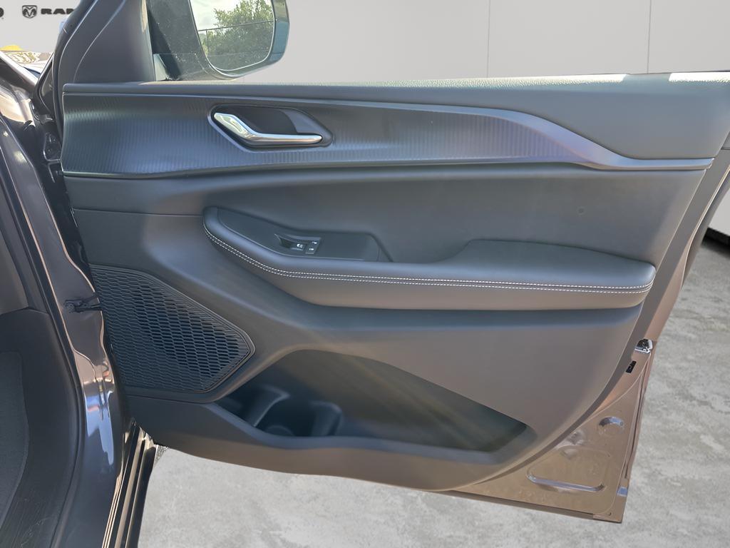 new 2025 Jeep Grand Cherokee L car, priced at $41,701