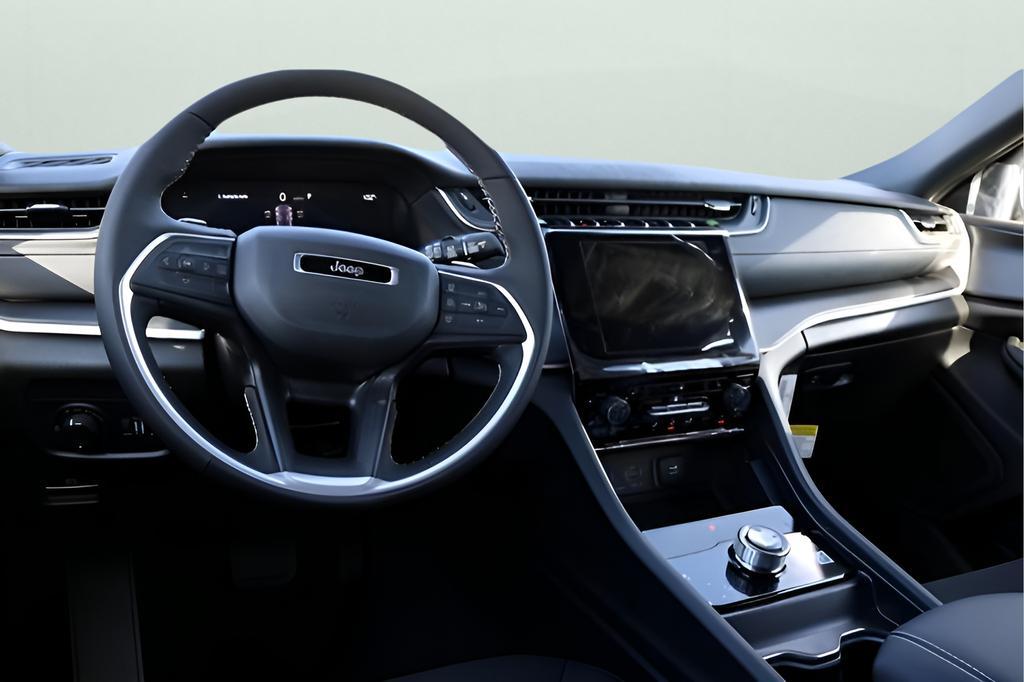 new 2025 Jeep Grand Cherokee car, priced at $32,064