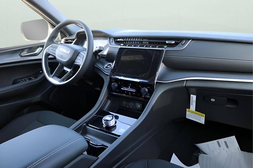 new 2025 Jeep Grand Cherokee car, priced at $32,064