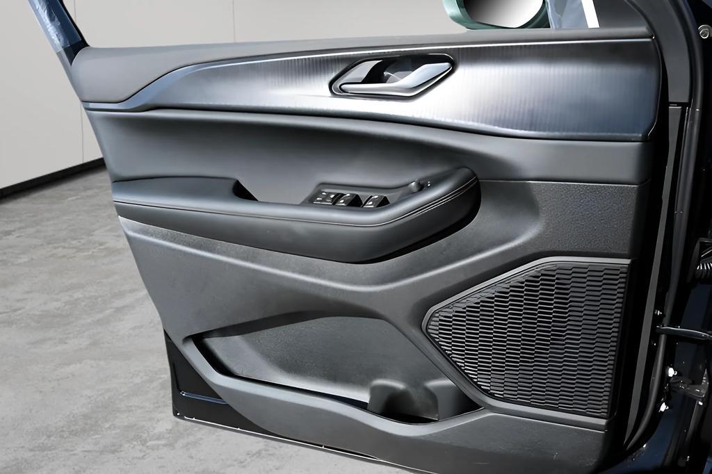 new 2025 Jeep Grand Cherokee car, priced at $32,064