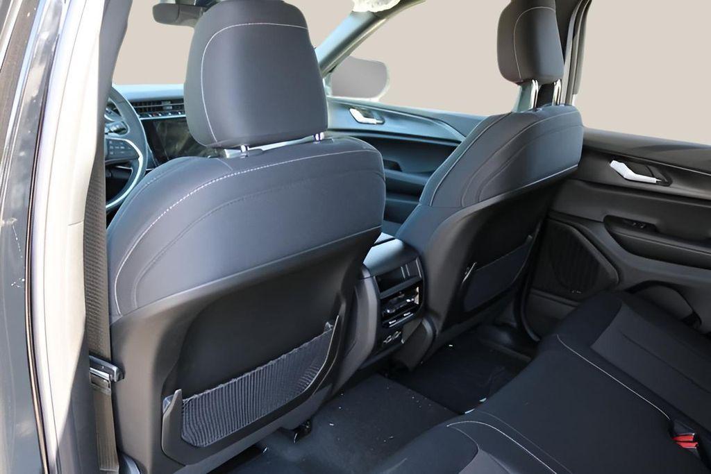 new 2025 Jeep Grand Cherokee car, priced at $32,064