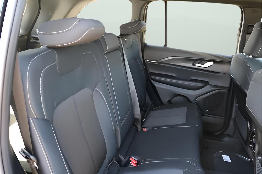 new 2025 Jeep Grand Cherokee car, priced at $32,064