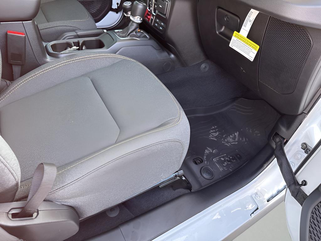 new 2025 Jeep Gladiator car, priced at $41,254