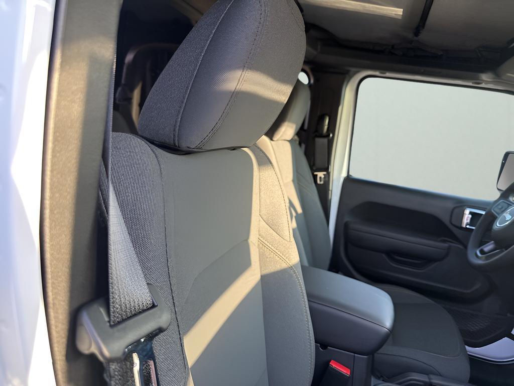 new 2025 Jeep Gladiator car, priced at $41,254