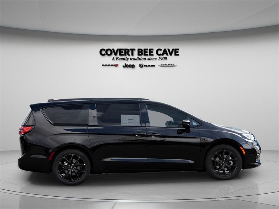 new 2024 Chrysler Pacifica car, priced at $41,749