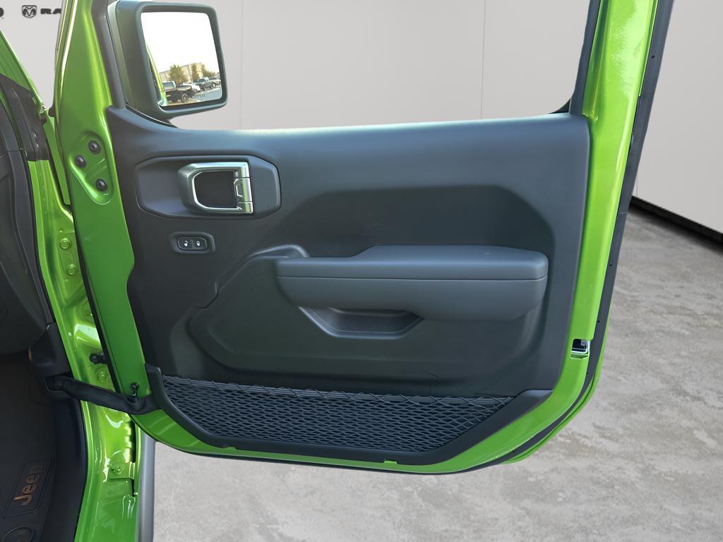 new 2025 Jeep Gladiator car, priced at $47,275