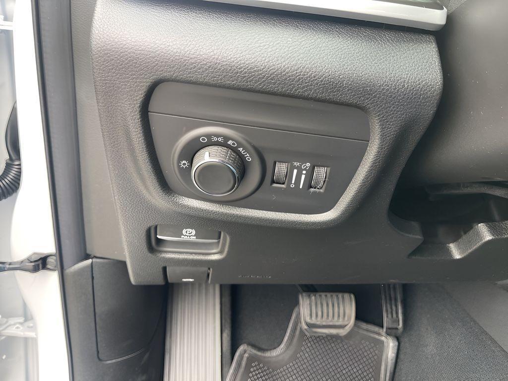new 2025 Jeep Grand Cherokee car, priced at $38,867