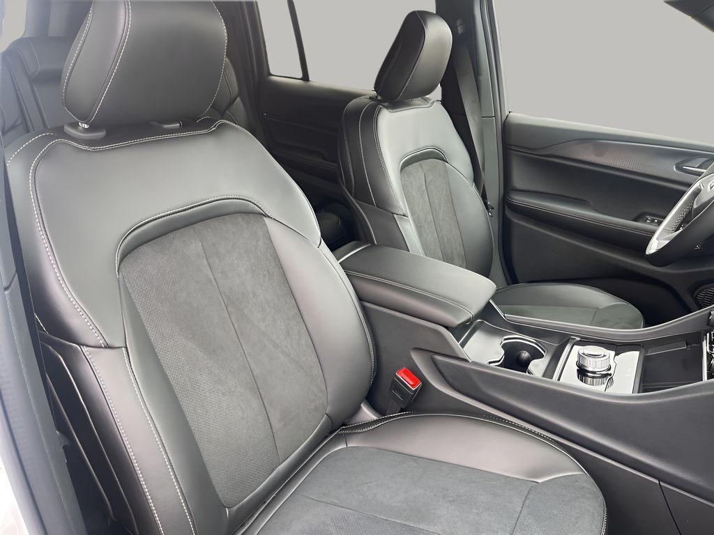 new 2025 Jeep Grand Cherokee car, priced at $38,867