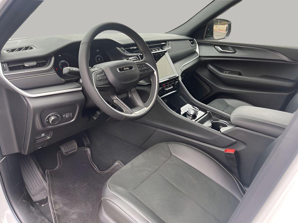 new 2025 Jeep Grand Cherokee car, priced at $38,867
