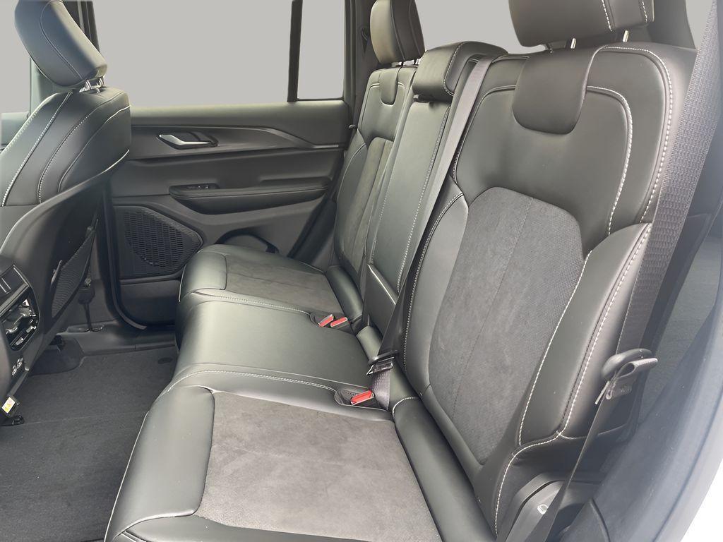 new 2025 Jeep Grand Cherokee car, priced at $38,867