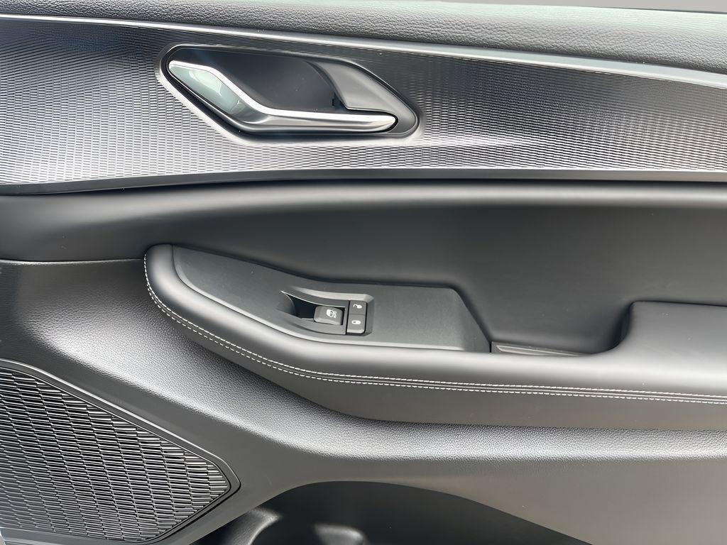 new 2025 Jeep Grand Cherokee car, priced at $38,867