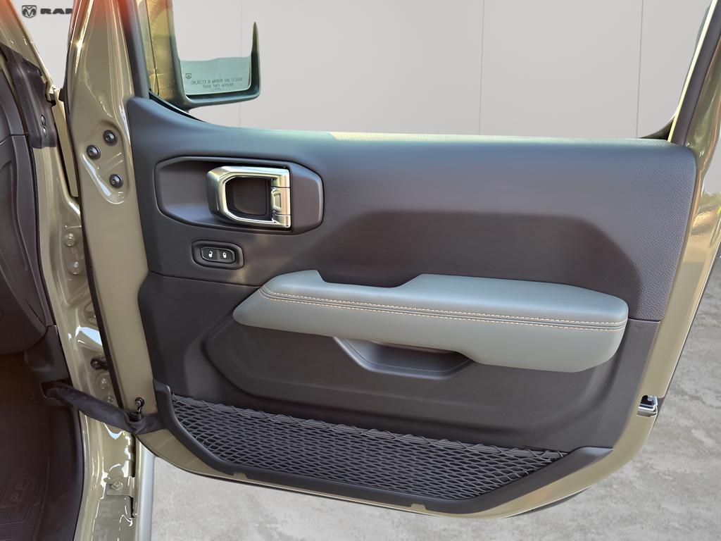 new 2025 Jeep Gladiator car, priced at $54,915