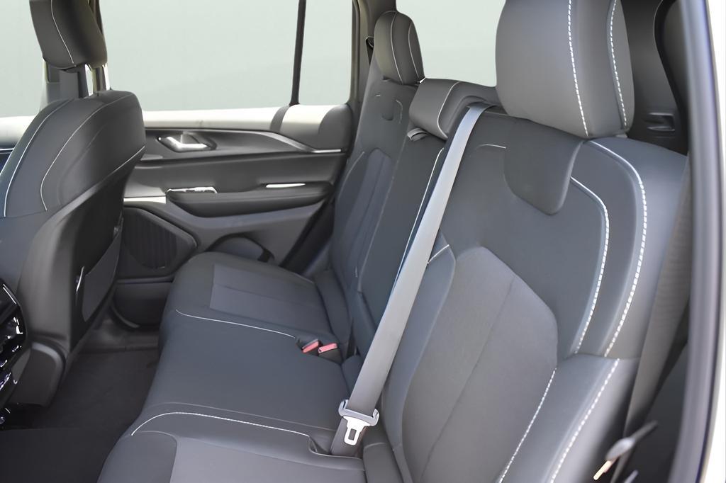 new 2025 Jeep Grand Cherokee car, priced at $34,524