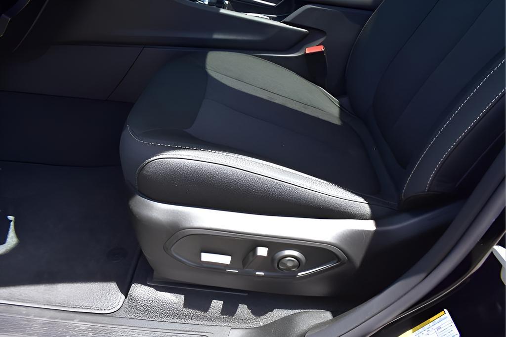 new 2025 Jeep Grand Cherokee car, priced at $34,524