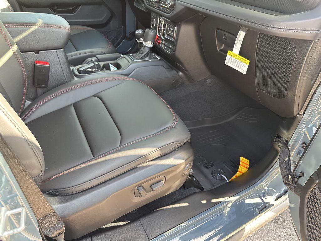 new 2025 Jeep Gladiator car, priced at $58,915
