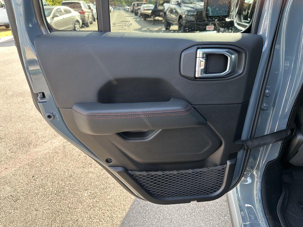 new 2025 Jeep Gladiator car, priced at $58,915