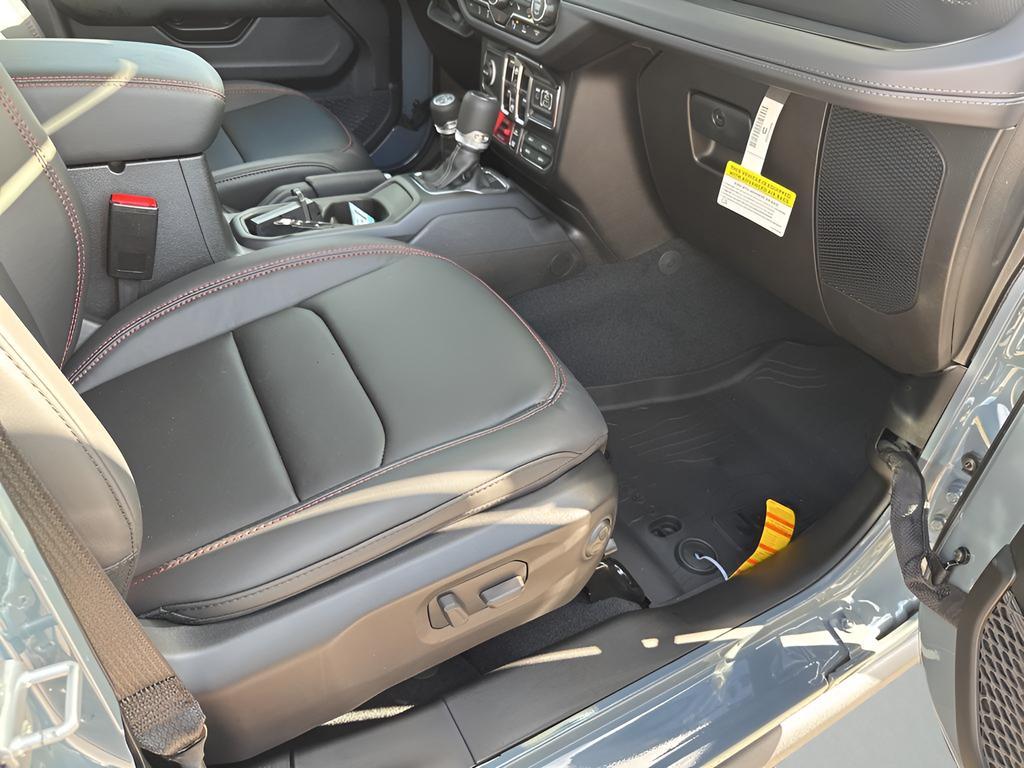 new 2025 Jeep Gladiator car, priced at $53,915