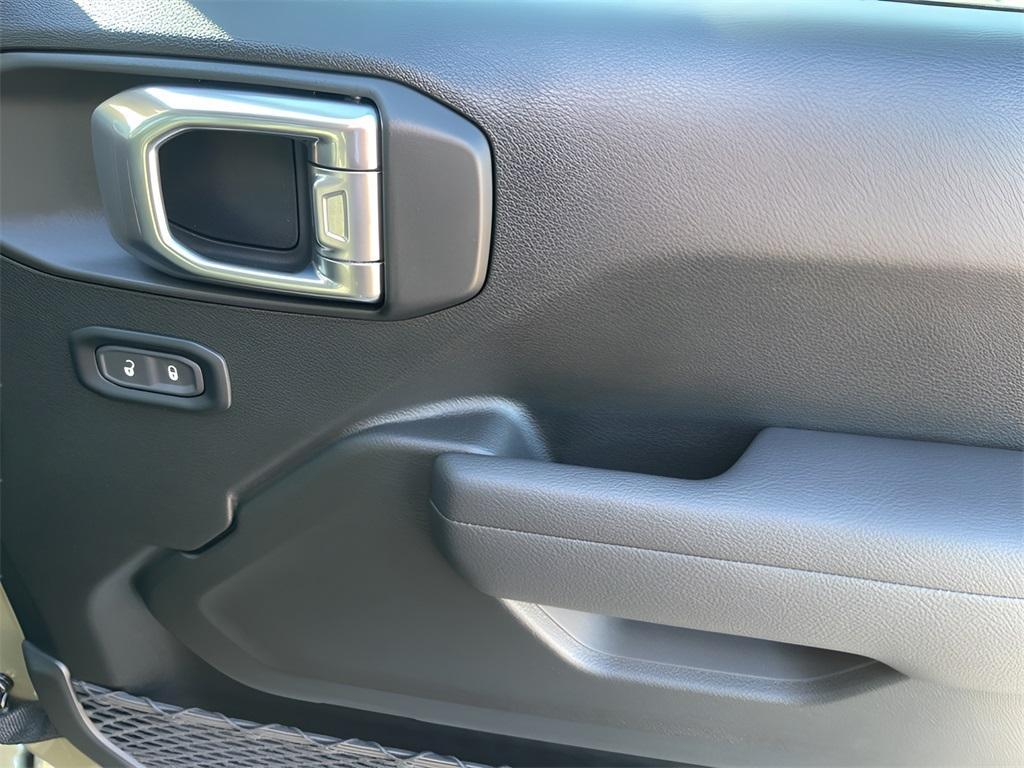 new 2025 Jeep Wrangler car, priced at $47,500