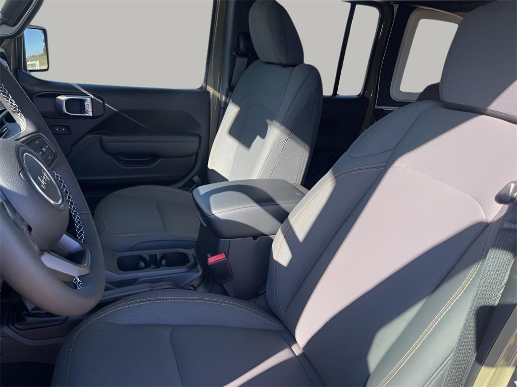 new 2025 Jeep Wrangler car, priced at $47,500