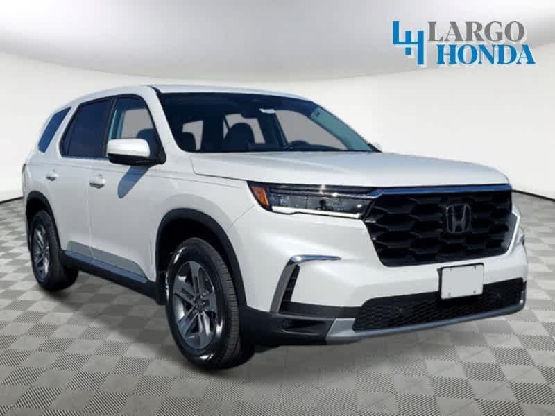 new 2025 Honda Pilot car, priced at $44,405