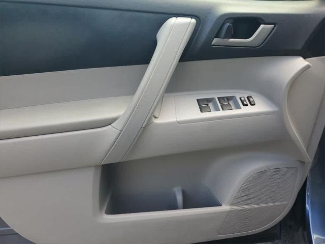 used 2013 Toyota Highlander car, priced at $10,918