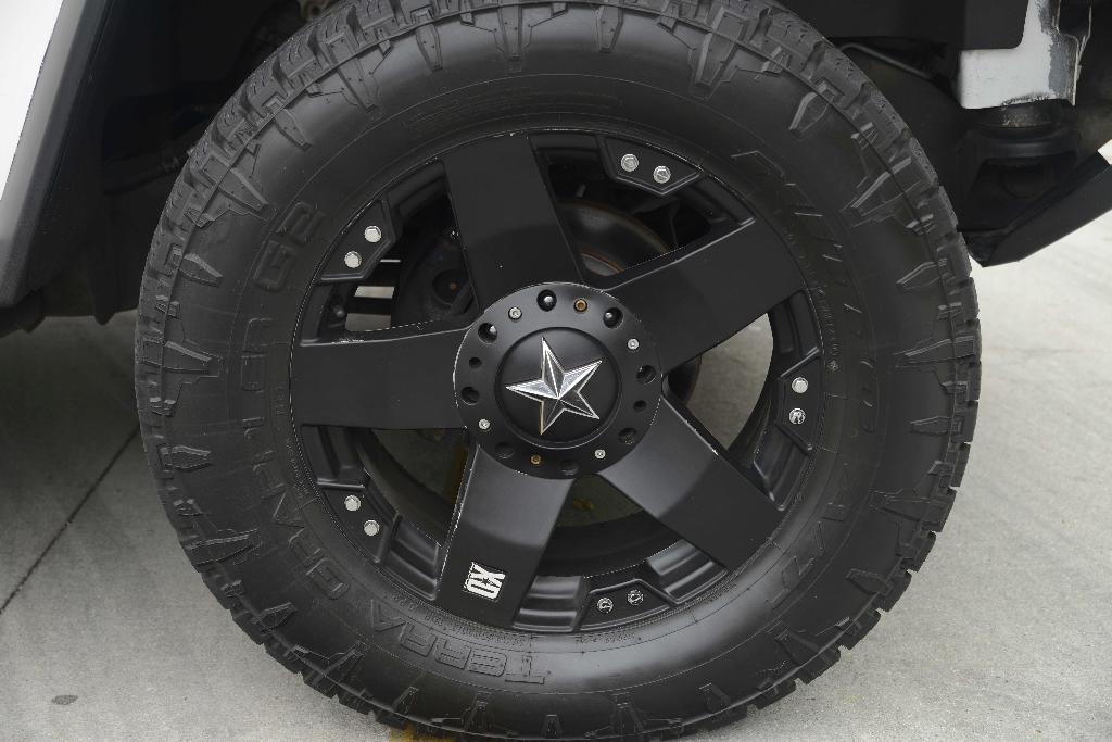 used 2007 Hummer H2 car, priced at $28,995