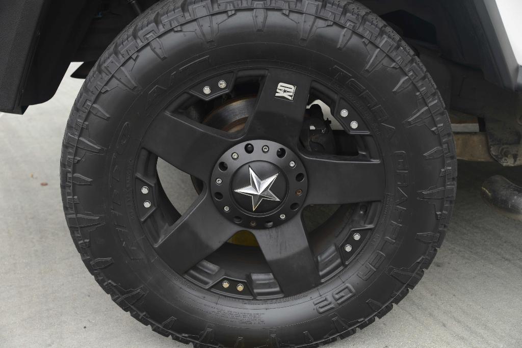 used 2007 Hummer H2 car, priced at $28,995