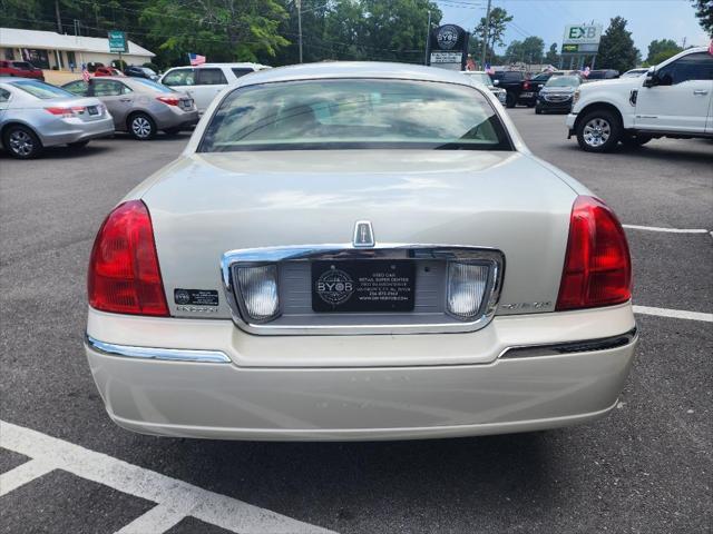 used 2006 Lincoln Town Car car, priced at $8,999