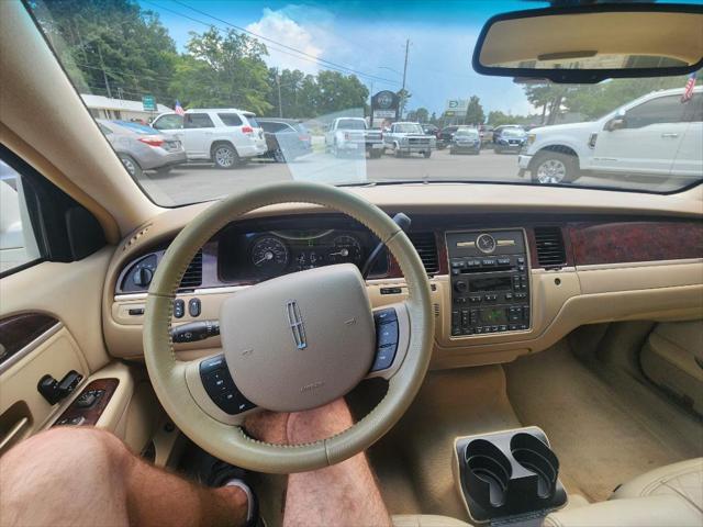 used 2006 Lincoln Town Car car, priced at $8,999
