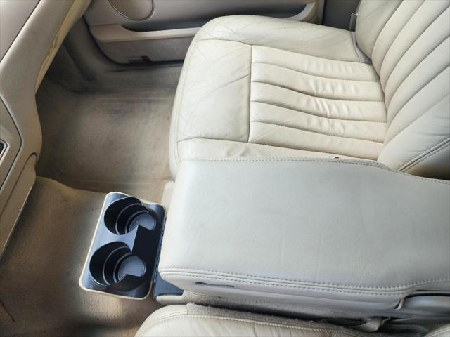 used 2006 Lincoln Town Car car, priced at $8,999