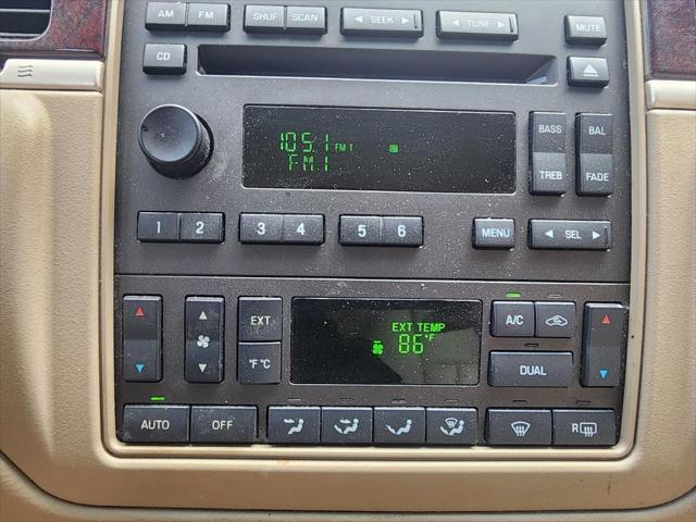 used 2006 Lincoln Town Car car, priced at $8,999