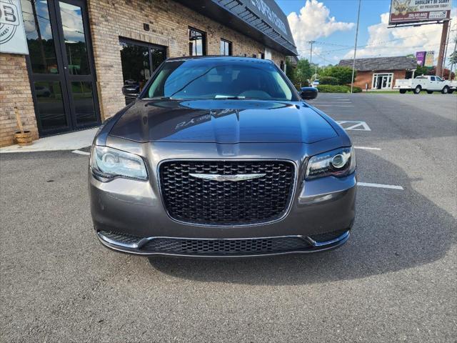 used 2019 Chrysler 300 car