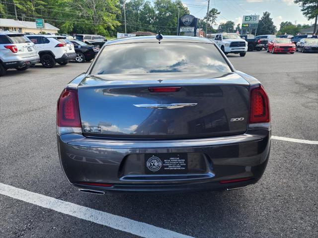 used 2019 Chrysler 300 car