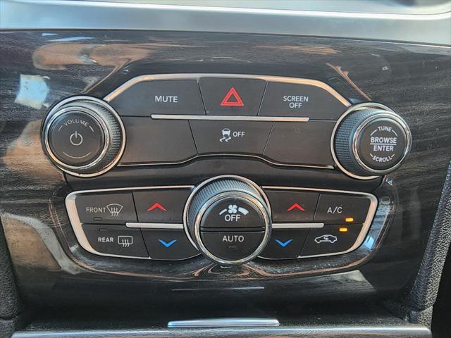 used 2019 Chrysler 300 car
