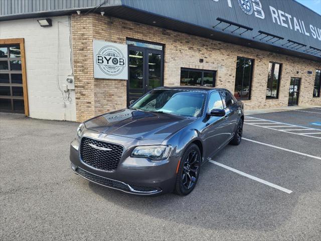 used 2019 Chrysler 300 car