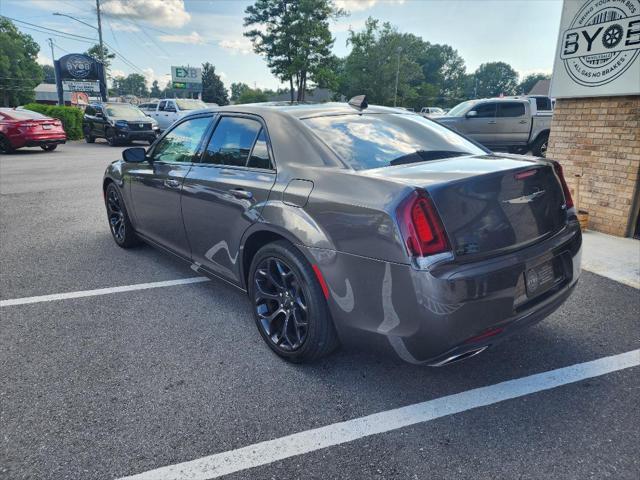 used 2019 Chrysler 300 car
