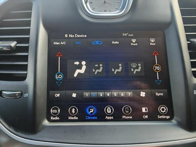 used 2019 Chrysler 300 car