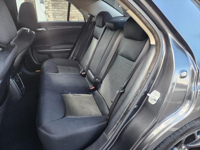 used 2019 Chrysler 300 car