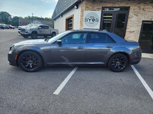 used 2019 Chrysler 300 car