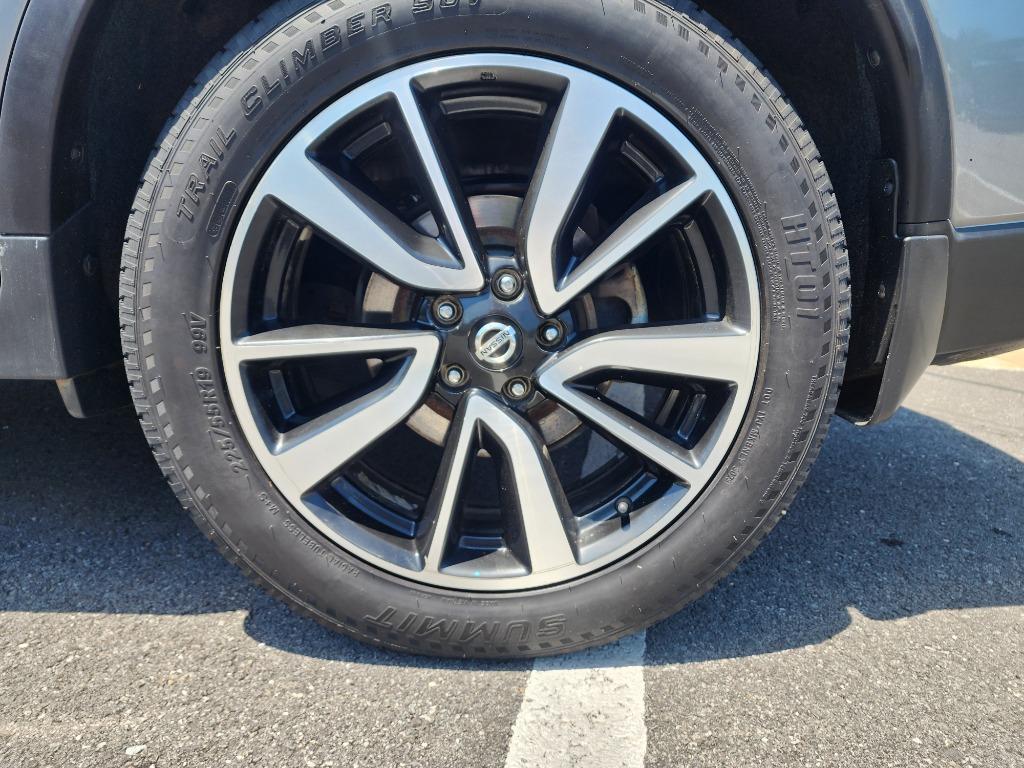 used 2018 Nissan Rogue car, priced at $13,567