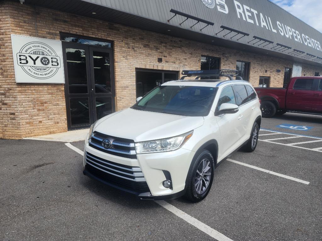 used 2019 Toyota Highlander car, priced at $21,029