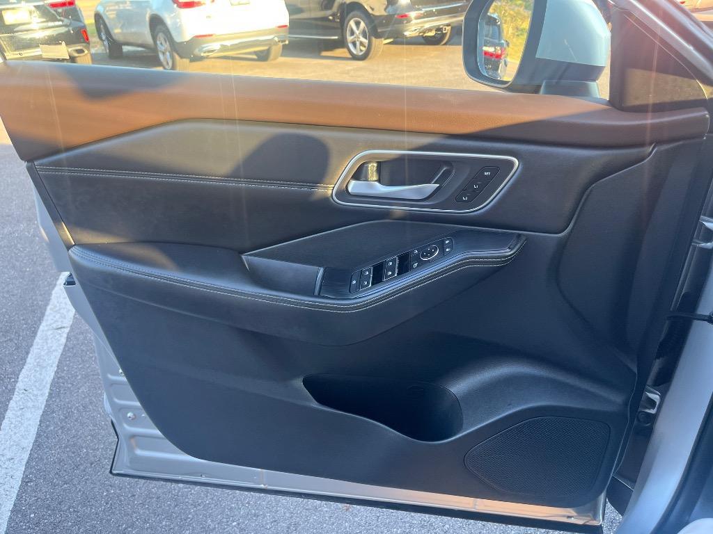 used 2021 Nissan Rogue car, priced at $17,999