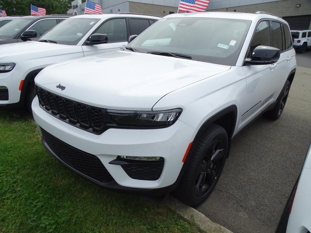 new 2025 Jeep Grand Cherokee car, priced at $52,565