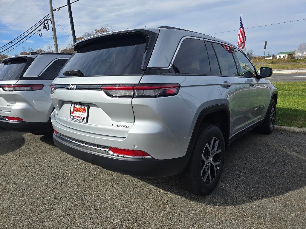 new 2025 Jeep Grand Cherokee car, priced at $50,010