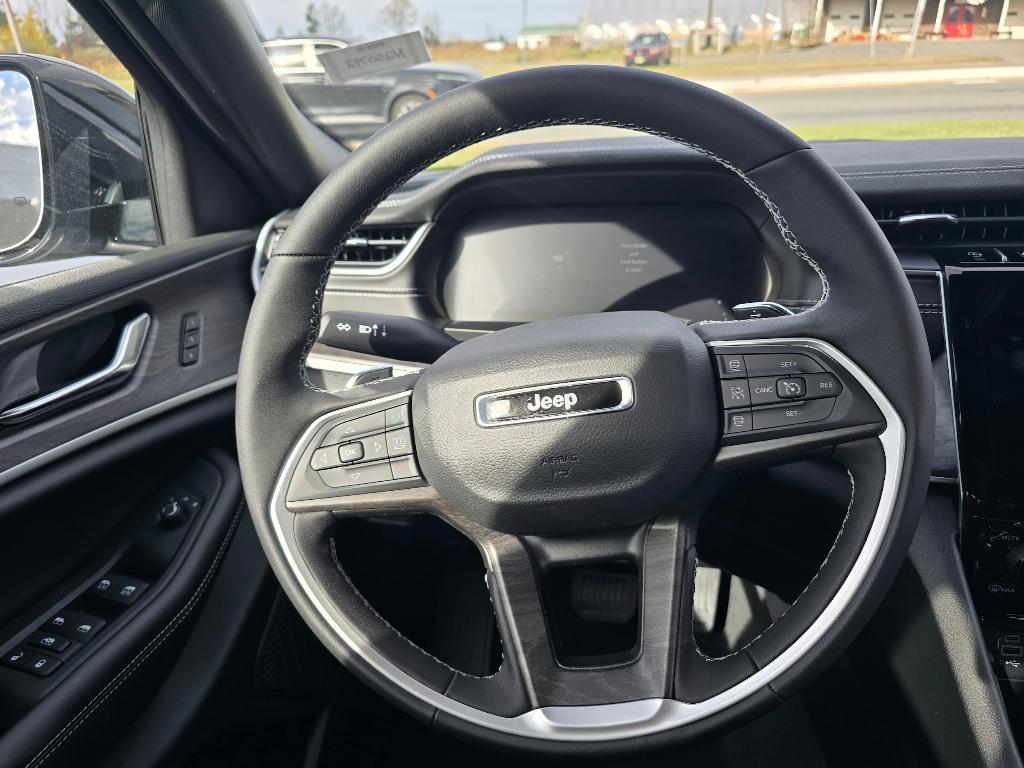 new 2025 Jeep Grand Cherokee car, priced at $50,010