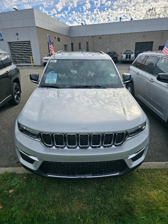 new 2025 Jeep Grand Cherokee car, priced at $50,010
