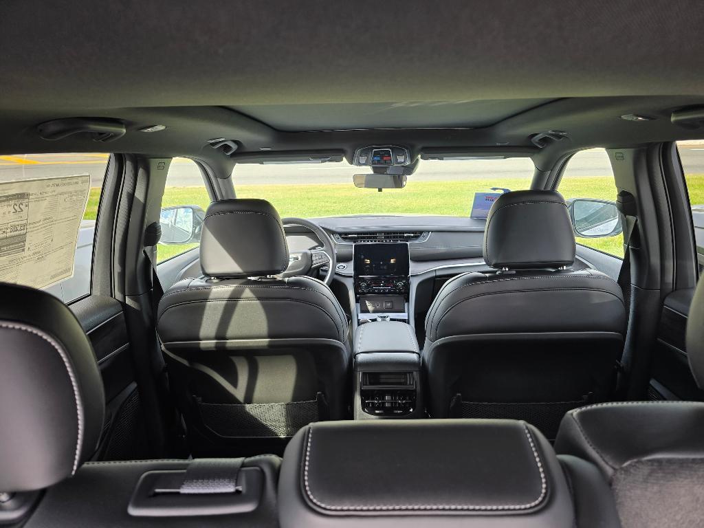 new 2025 Jeep Grand Cherokee car, priced at $50,010