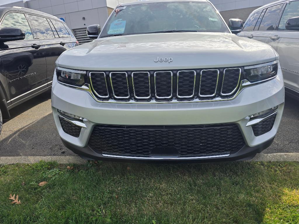 new 2025 Jeep Grand Cherokee car, priced at $50,010